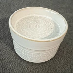 NWT Round Stackable Containers